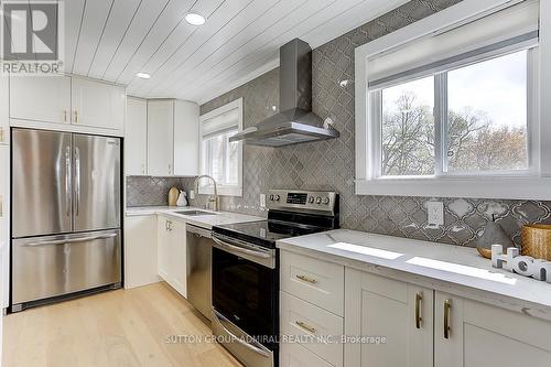 853 Capri Crt E, Oshawa, ON - Indoor Photo Showing Kitchen With Upgraded Kitchen