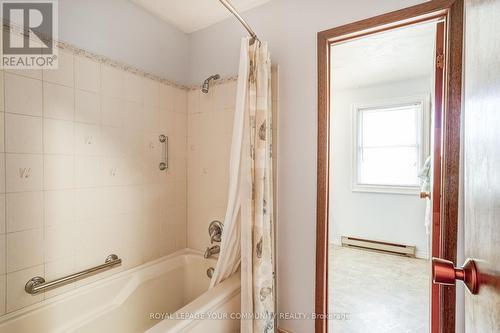 589 Lake Dr E, Georgina, ON - Indoor Photo Showing Bathroom