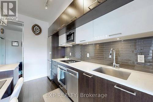 #219 -4800 Highway 7 Rd, Vaughan, ON - Indoor Photo Showing Kitchen With Upgraded Kitchen
