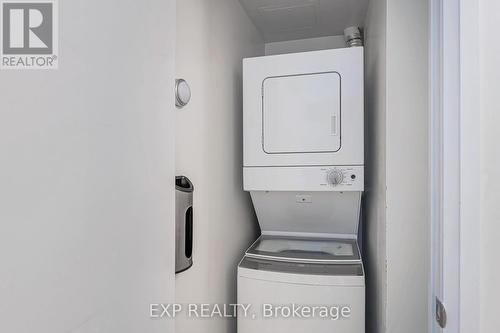 #219 -4800 Highway 7 Rd, Vaughan, ON - Indoor Photo Showing Laundry Room