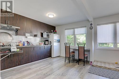 160 Colborne Avenue, Richmond Hill, ON - Indoor Photo Showing Kitchen