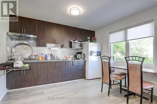 160 Colborne Avenue, Richmond Hill, ON - Indoor Photo Showing Kitchen