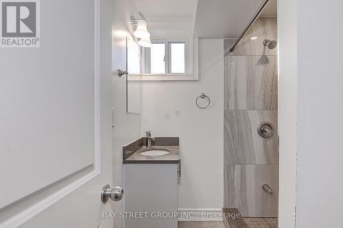 160 Colborne Avenue, Richmond Hill, ON -  Photo Showing Bathroom