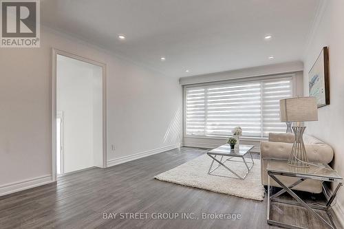 160 Colborne Avenue, Richmond Hill, ON - Indoor Photo Showing Living Room
