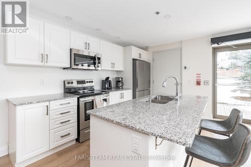 #406 -64 Queen St S, New Tecumseth, ON - Indoor Photo Showing Kitchen With Double Sink With Upgraded Kitchen