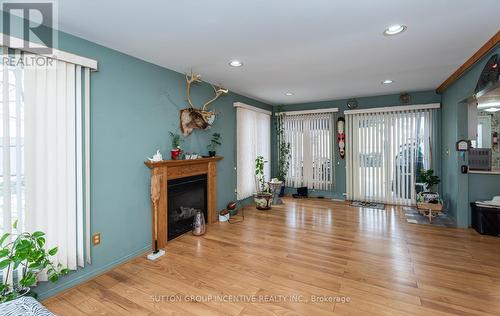40 Cherrywood Lane, Innisfil, ON - Indoor With Fireplace