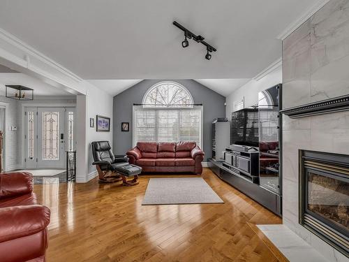 Salon - 14 Ch. Du Boisé, Lac-Beauport, QC - Indoor Photo Showing Living Room With Fireplace