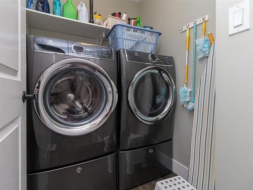 1918 Maple Ave South, Sooke, BC - Indoor Photo Showing Laundry Room