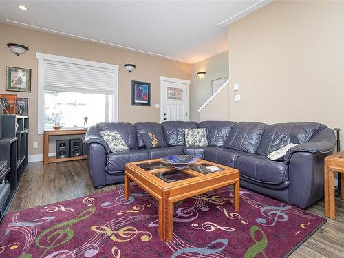 1918 Maple Ave South, Sooke, BC - Indoor Photo Showing Living Room