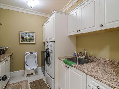2711 Parker Rd East, Nanoose Bay, BC - Indoor Photo Showing Laundry Room
