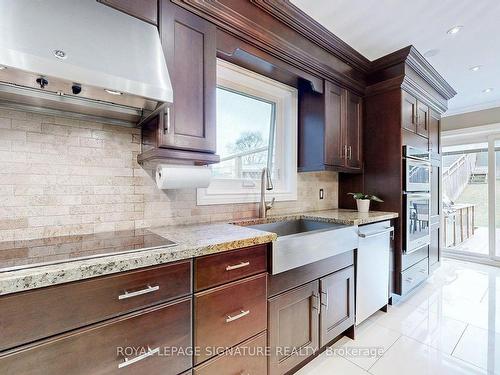 84 Grapevine Rd, Caledon, ON - Indoor Photo Showing Kitchen