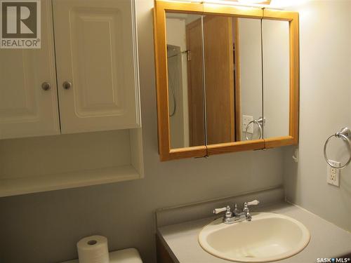 1413 7Th Street, Estevan, SK - Indoor Photo Showing Bathroom