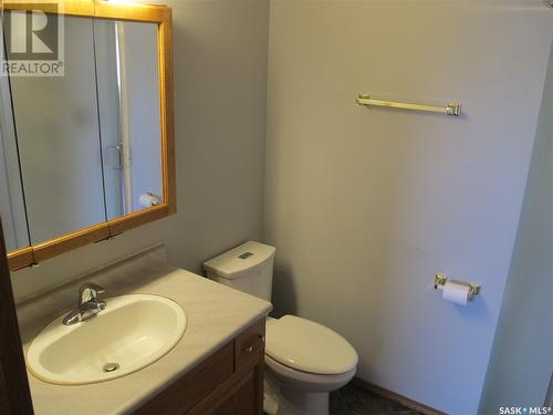 1413 7Th Street, Estevan, SK - Indoor Photo Showing Bathroom