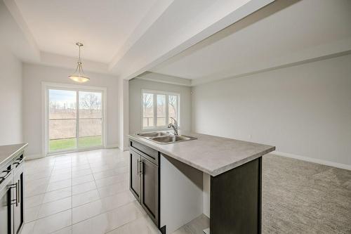 71 Alicia Crescent, Thorold, ON - Indoor Photo Showing Kitchen With Double Sink