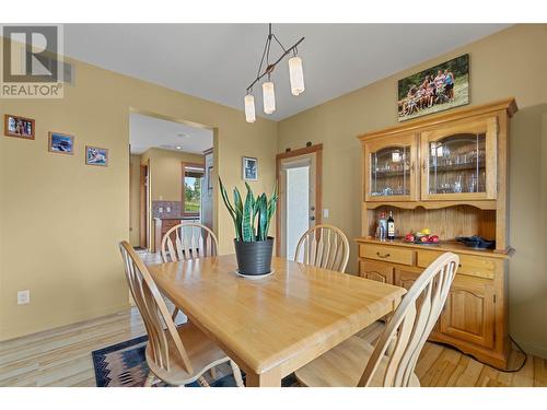 305 Tanager Drive, Kelowna, BC - Indoor Photo Showing Dining Room