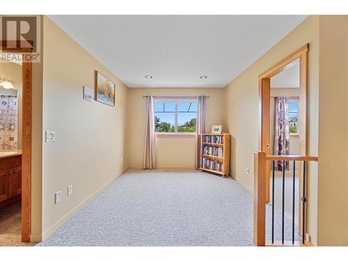305 Tanager Drive, Kelowna, BC - Indoor Photo Showing Other Room