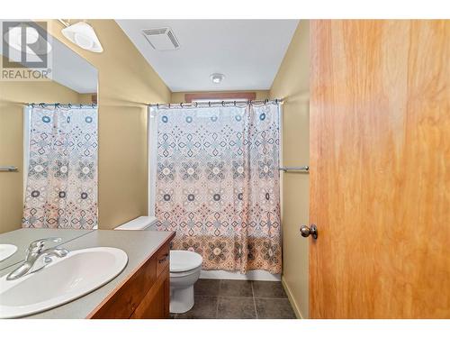 305 Tanager Drive, Kelowna, BC - Indoor Photo Showing Bathroom