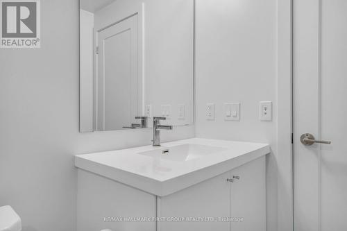 #1814 -2550 Simcoe St, Oshawa, ON - Indoor Photo Showing Bathroom