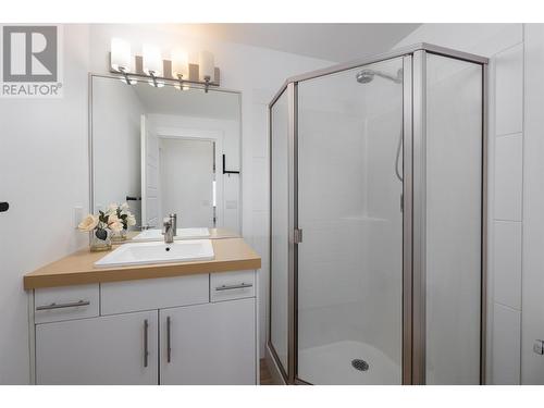975 Academy Way Unit# 401, Kelowna, BC - Indoor Photo Showing Bathroom