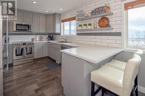 2440 Old Okanagan Highway Unit# 424, West Kelowna, BC - Indoor Photo Showing Kitchen With Upgraded Kitchen