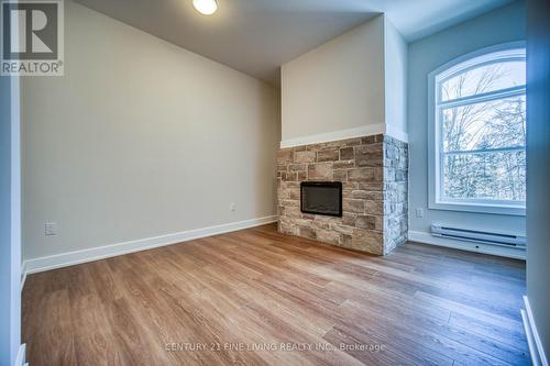 1614 Ridge Road E, Oro-Medonte, ON - Indoor With Fireplace