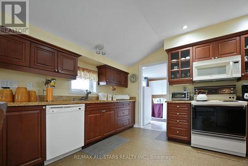 12 North Street, Kawartha Lakes, ON - Indoor Photo Showing Kitchen