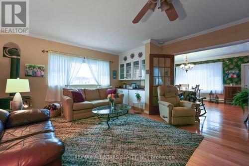 12 North Street, Kawartha Lakes, ON - Indoor Photo Showing Living Room