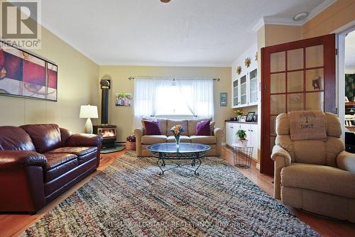 12 North Street, Kawartha Lakes, ON - Indoor Photo Showing Living Room