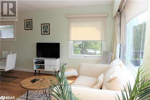 47 Marilyn Crescent, Kawartha Lakes, ON - Indoor Photo Showing Living Room