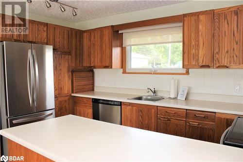 47 Marilyn Crescent, Kawartha Lakes, ON - Indoor Photo Showing Kitchen