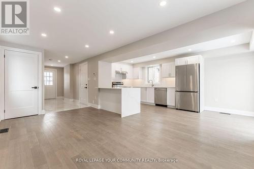 86 Ambler Bay, Barrie, ON - Indoor Photo Showing Kitchen