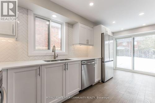 86 Ambler Bay, Barrie, ON - Indoor Photo Showing Kitchen With Double Sink