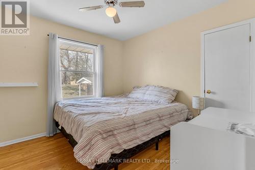 183 Grove Park Dr, Burlington, ON - Indoor Photo Showing Bedroom