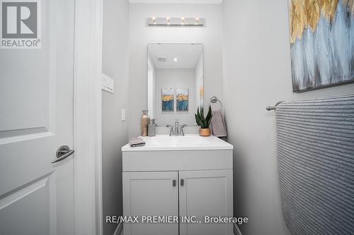 5 - 8032 Kipling Avenue, Vaughan, ON - Indoor Photo Showing Bathroom