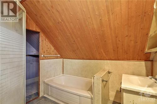 1431 Fallbrook Road, Balderson, ON - Indoor Photo Showing Bathroom