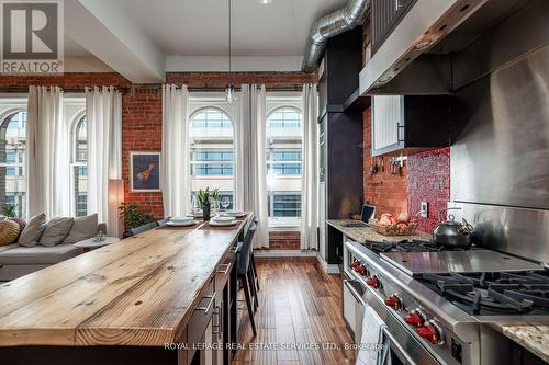 #401 -915 King St W, Toronto, ON - Indoor Photo Showing Kitchen With Upgraded Kitchen