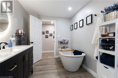 412 Old Ferguson Road, Laurier, ON - Indoor Photo Showing Bathroom