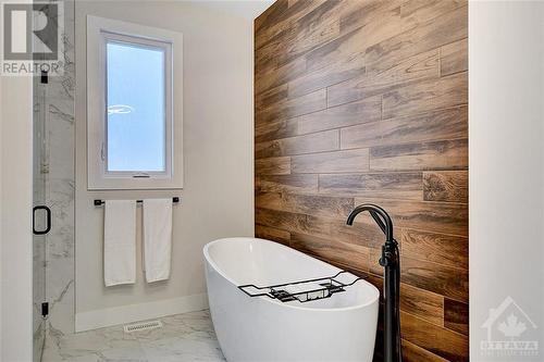 1477 Michaelsem Street, Orleans, ON - Indoor Photo Showing Bathroom