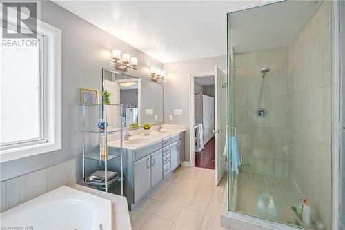 8422 Heikoop Crescent, Niagara Falls, ON - Indoor Photo Showing Bathroom
