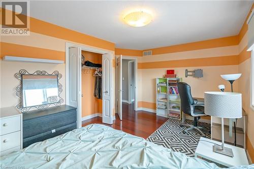 8422 Heikoop Crescent, Niagara Falls, ON - Indoor Photo Showing Bedroom