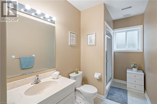 8422 Heikoop Crescent, Niagara Falls, ON - Indoor Photo Showing Bathroom