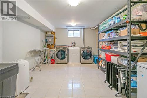 8422 Heikoop Crescent, Niagara Falls, ON - Indoor Photo Showing Laundry Room