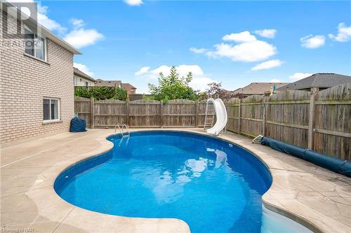 8422 Heikoop Crescent, Niagara Falls, ON - Outdoor With In Ground Pool With Backyard