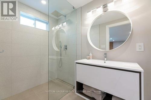 1264 Landfair Cres, Oakville, ON - Indoor Photo Showing Bathroom