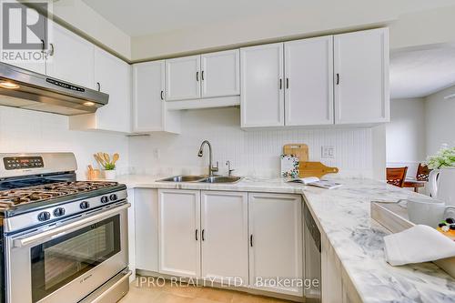 50 Merritt Cres, Grimsby, ON - Indoor Photo Showing Kitchen With Double Sink