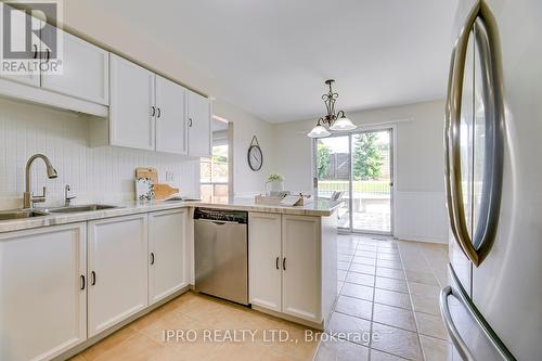 50 Merritt Cres, Grimsby, ON - Indoor Photo Showing Kitchen With Upgraded Kitchen