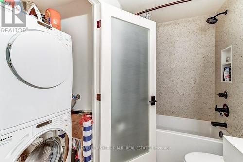 #2406 -80 Western Battery Rd, Toronto, ON - Indoor Photo Showing Laundry Room