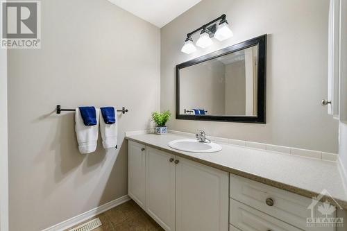346 Hillsboro Private, Kanata, ON - Indoor Photo Showing Bathroom