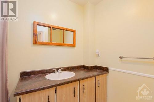 Main bathroom. - 825 Cahill Drive Unit#218, Ottawa, ON - Indoor Photo Showing Bathroom