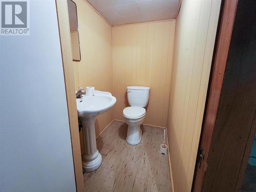 133 Buckingham Ave, Iroquois Falls, ON - Indoor Photo Showing Bathroom